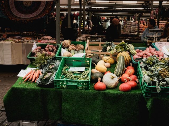 Où acheter local : marché ou magasin ?