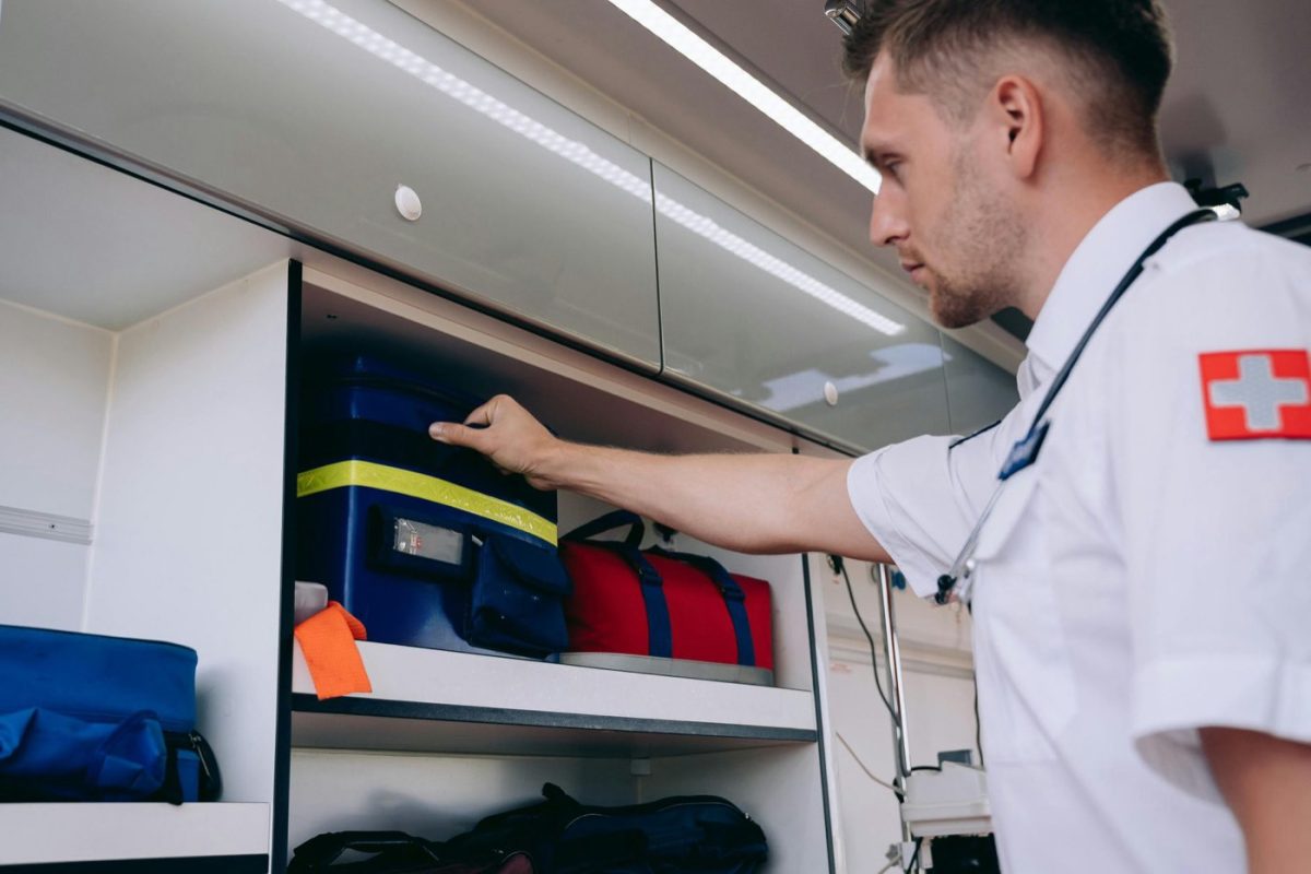 Local vs pharmacie pour acheter une trousse de premiers secours